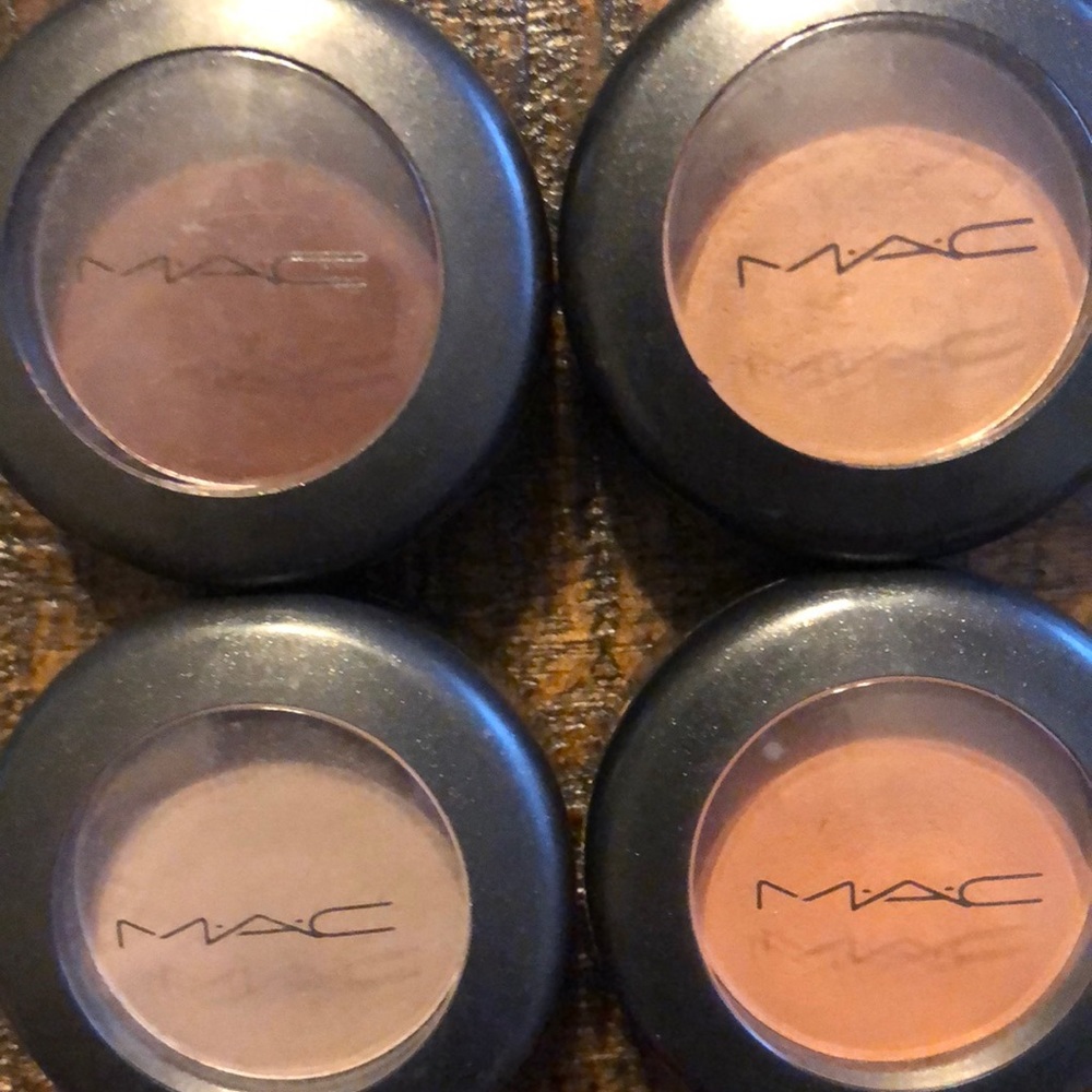 4 MAC eyeshadows